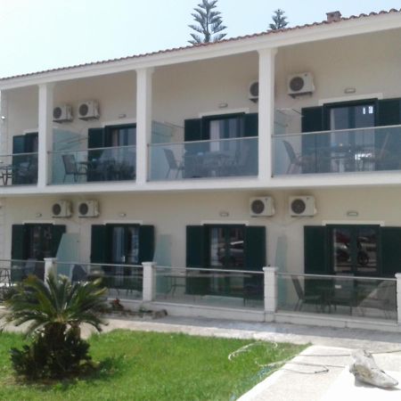 Umbrella Beach Apartments Kávos Exteriör bild