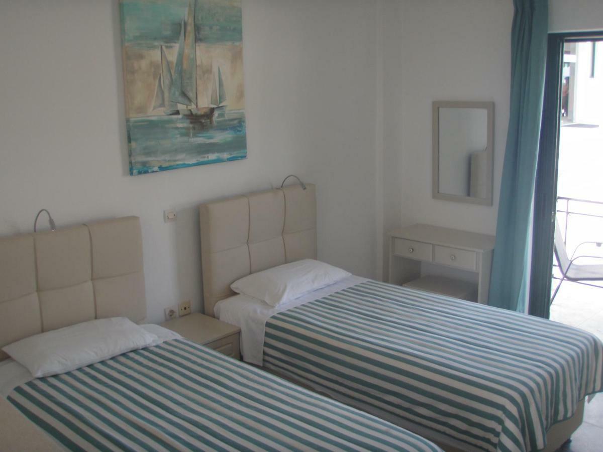 Umbrella Beach Apartments Kávos Exteriör bild